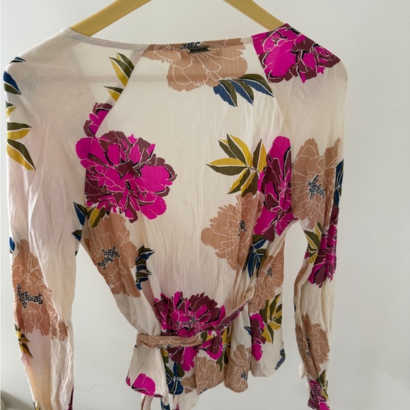 Billabong Floral Wrap Top Size M - Picture 2 of 5
